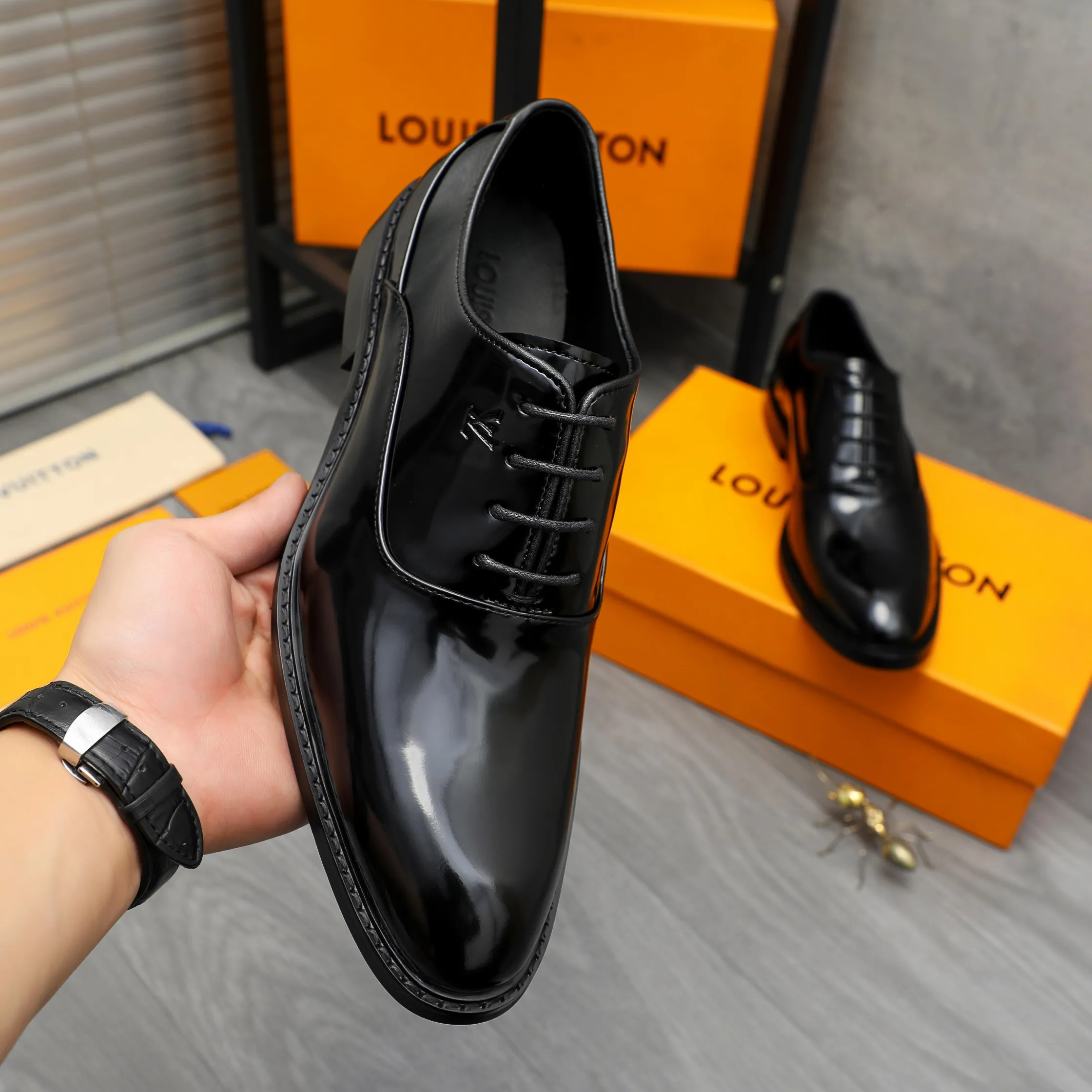 Men's shoes 💰p460 Product trademark: LV (Louis Vuitton) business lace-up formal leather shoes Regular size: 39-44 (38.45 custom-made, non-returnable) Product materials: Selected high-quality pearlescent cowhide upper, cowhide lining, original rubber outsole